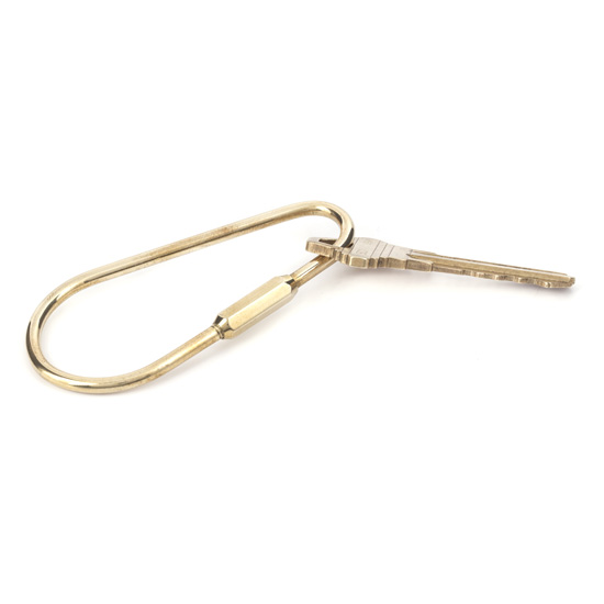 llavero-latón-triangular-kikkerland-betinashop_alz